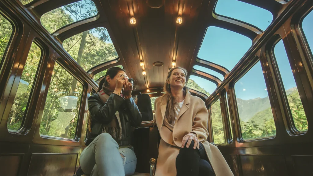 Trenes-a-Machu-Picchu-empresas-horarios-y-como-elegir-la-mejor-opcion.-Guia-completa-para-viajar-en-tren-a-Machu-Picchu-1