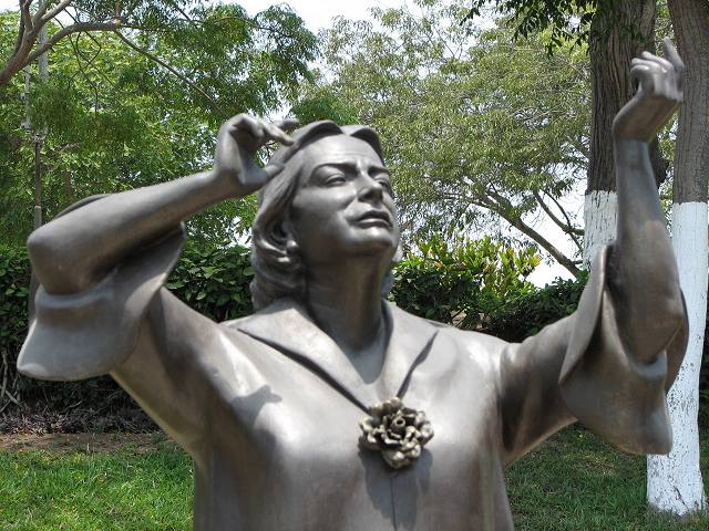 Monumento a Chabuca Granda em Barranco, Lima