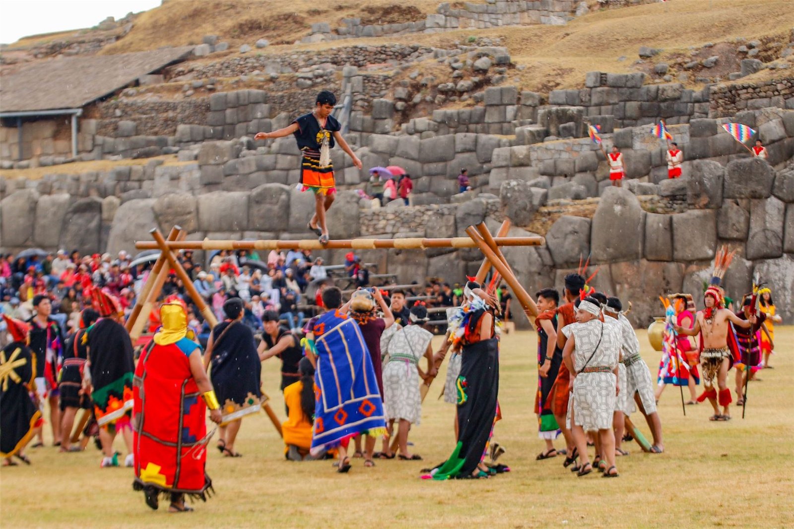 Escenificación del Warachikuy en la explanada de Sacsayhuamán, Cusco