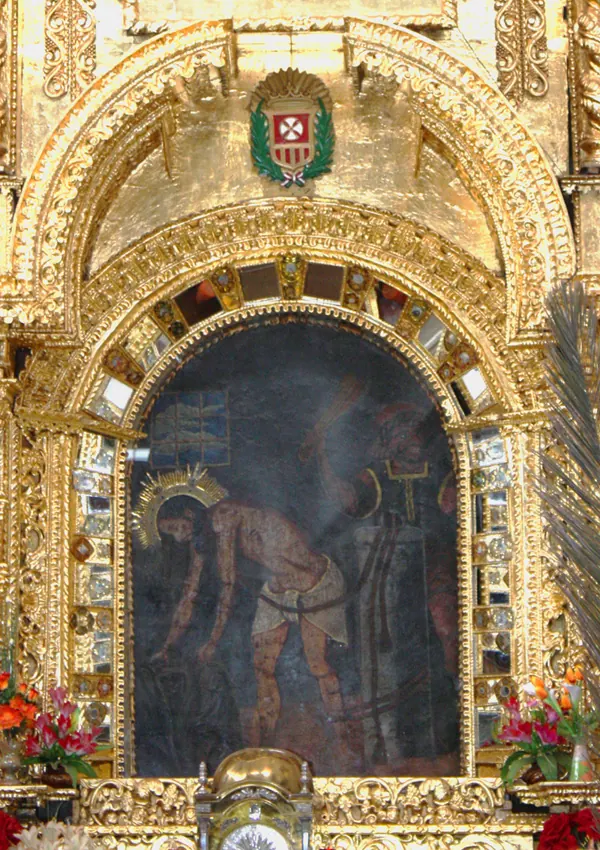Pintura del Señor de Huanca sobre roca en el altar del santuario